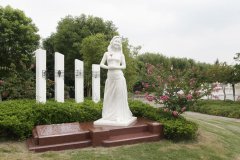 壹号娱乐集团：以工匠心灵展示碑雕工艺的魅力，留想邓丽君的永恒歌声