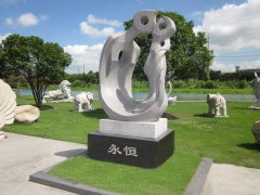 永恒之恋：壹号娱乐碑雕中的爱之赞歌